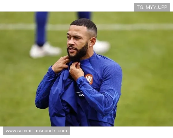 德佩灵巧盘带惊艳全场，球迷盛赞其独特风格引领未来足球潮流