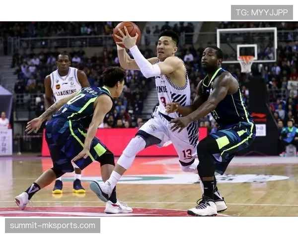 达尼洛佩戴队长袖标彰显团队精神与责任担当，助力球队提升竞争力