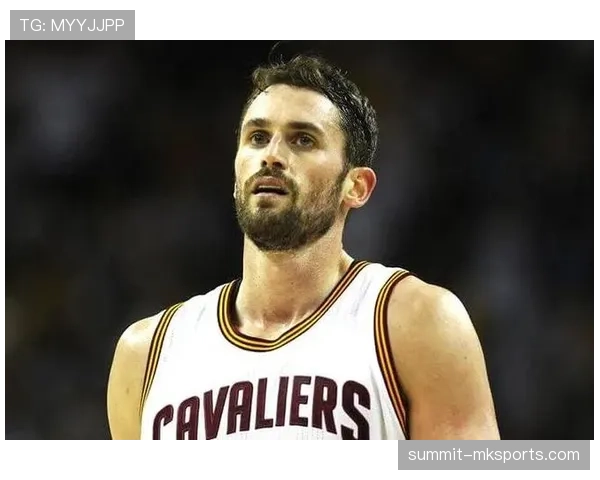 西汉姆联转会策略解析：如何在竞争激烈的市场中发掘下一个明星球员