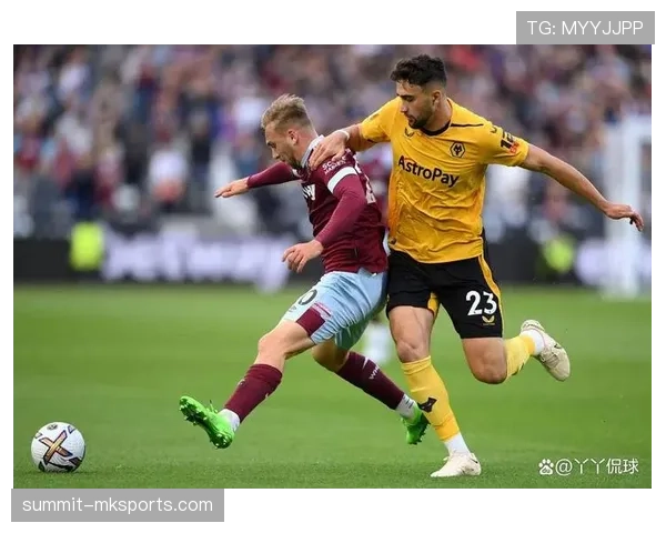 西汉姆联防线稳固表现助力球队持续保持积分榜前列状态