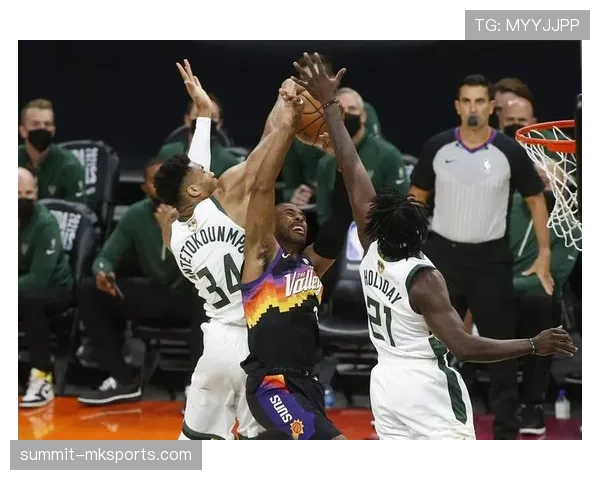 霍勒迪无球跑动制造防守混乱，3D价值再获印证